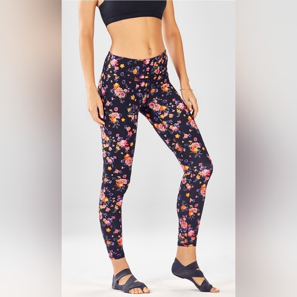 Fabletics NWT Women's Plumeria Define Mid-Rise Powerhold Leggings, Size Small